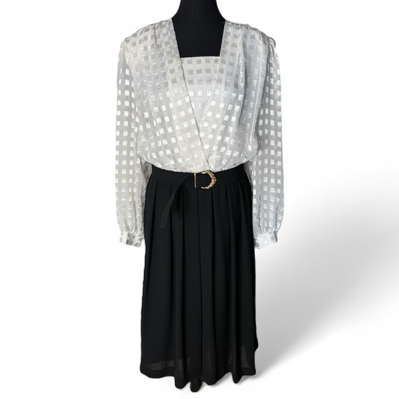 D’Allairds Dresses & Skirts - D’ALLAIRDS Vintage 80’s Dress Sheer Long Sleeves Shoulder Pads A-Line Large